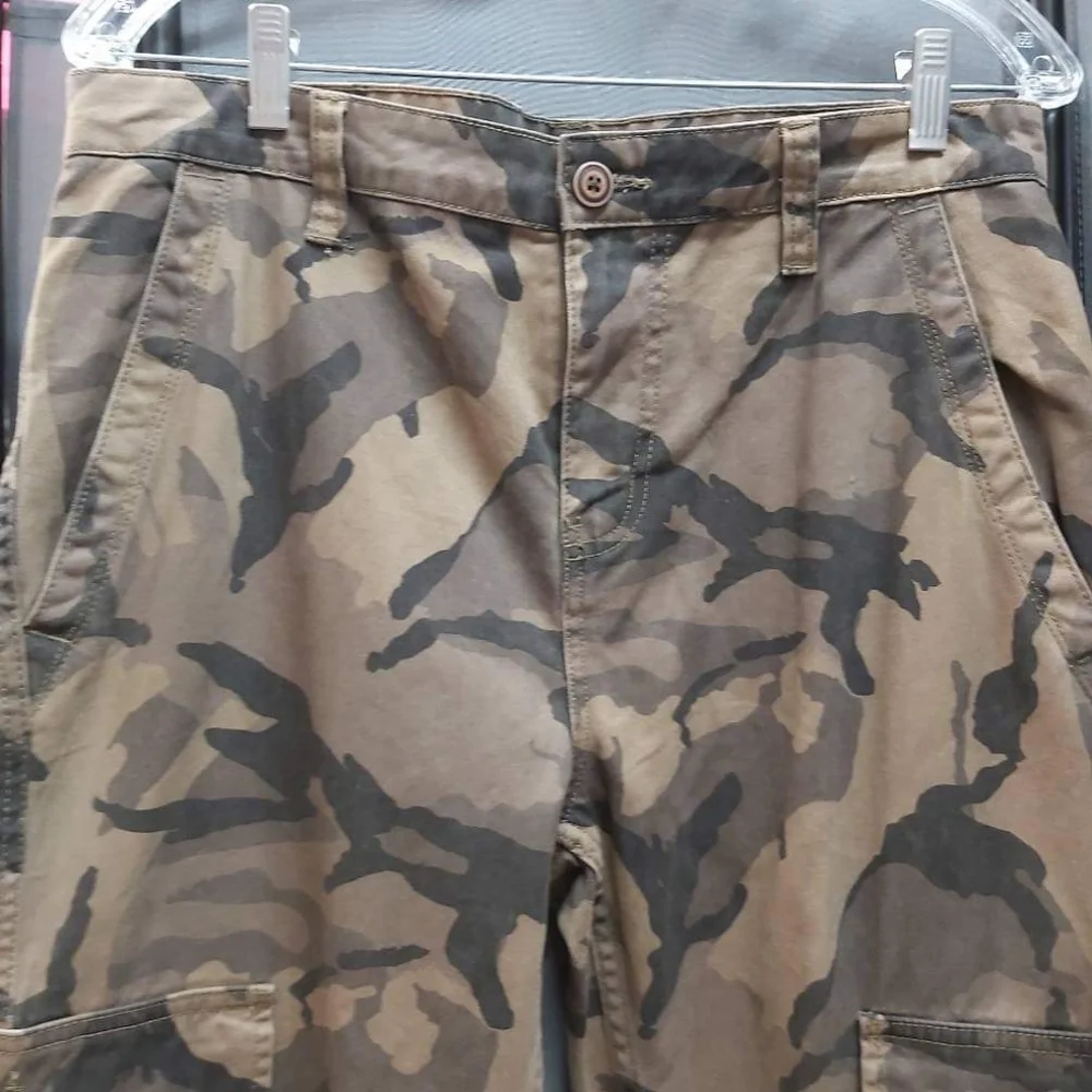 💢SOLD💢Men's CAMO Cargo Pants - Picture 8 of 11